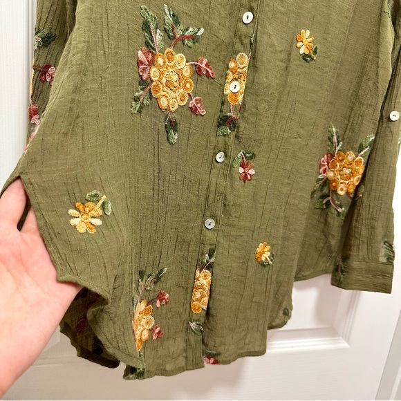 Anthropologie Fig & Flower Embroidered Button Down Blouse Size M - Picture 5 of 9